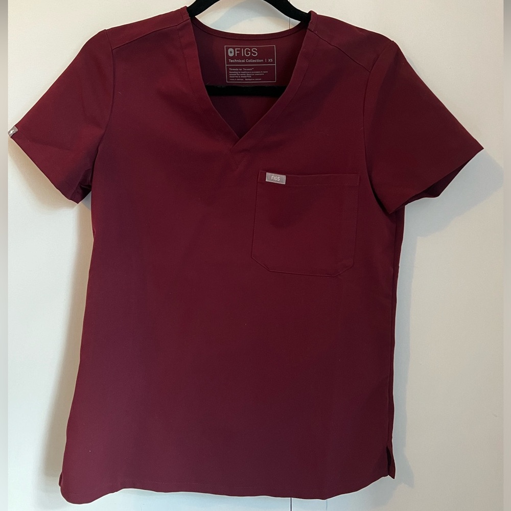 Burgundy Figs scrub top size XS